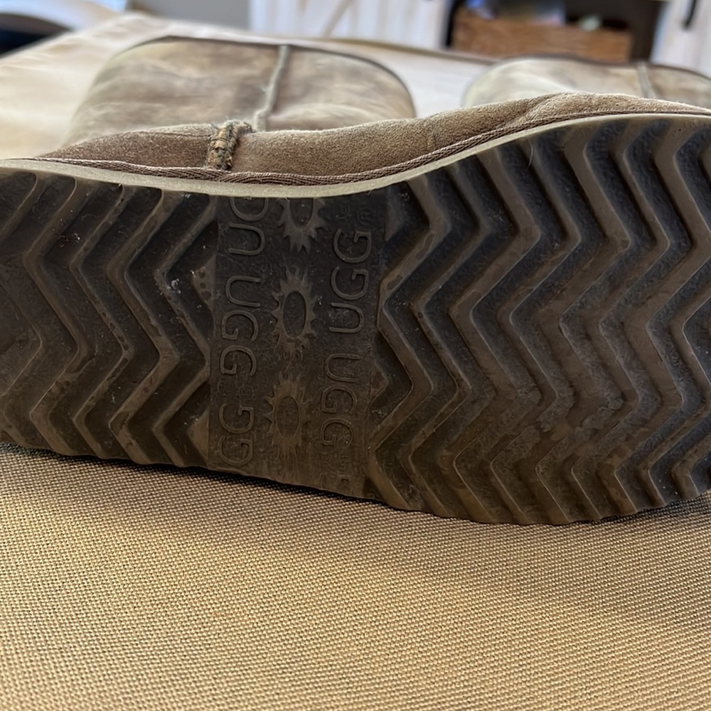 Gray size W10 UGGS - Picture 2 of 4